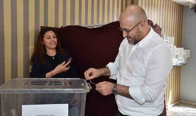 Başkan Zencirci oyunu kullandı, martineçka bilekliğini sandığa bağladı