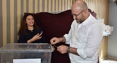 Başkan Zencirci oyunu kullandı, martineçka bilekliğini sandığa bağladı
