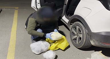 Batman'da durdurulan otomobilden 5 kilo 150 gram uyuşturucu ele geçirildi