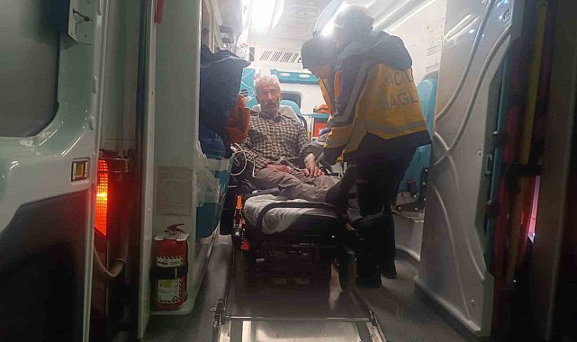 Batman'da kalp hastası olan vatandaş, 4 saatlik çalışmanın sonunda hastaneye ulaştırıldı