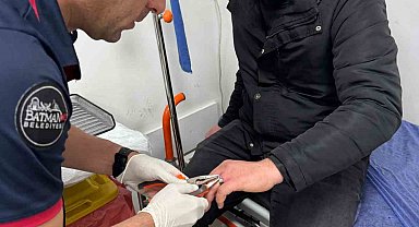 Batman'da parmağa sıkışan yüzüğü itfaiye erleri çıkarttı