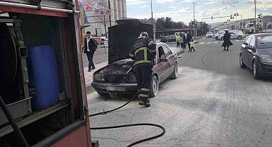 Batman'da seyir halindeki otomobil yandı
