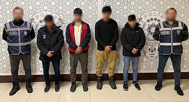 Bayburt'ta 5 düzeniz göçmen ve 3 insan taciri yakalandı