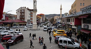 Bayburt'ta bayram yoğunluğu tatilcilerin de akınıyla iki katına çıktı