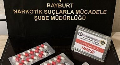 Bayburt'ta bir miktar uyuşturucu madde ve bir adet ruhsatsız tabanca ele geçirildi