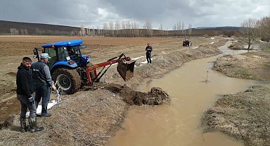 Bayburt'ta kar sularının erimesiyle arazilerde su baskınları yaşandı