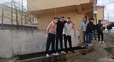 Bayram namazına gelmeyenlere 'sulu' şaka