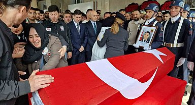 Bayram tatili için geldiği memleketinde kazada hayatını kaybeden uzman onbaşı son yolculuğuna uğurlandı