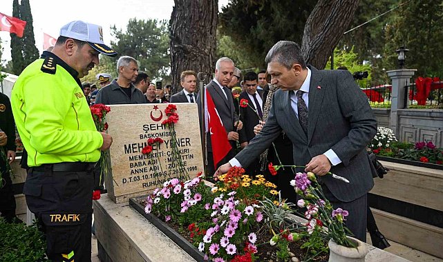 Bayramı arefesinde şehitler kabirleri başında dualarla anıldı