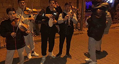 Bayramiçliler yaklaşık bir asırdır sahura şarkılarla uyanıyorlar