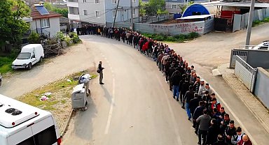 Bayramlaşma kuyruğu 1 kilometreyi buldu