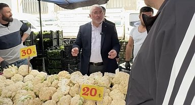 Belediye başkanından tezgahın önüyle arka kısmına farklı kalitede ürün koyan esnafa sert tepki