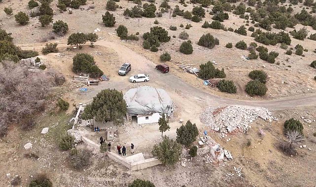 Belediyenin türbe restorasyonu yıkıma dönüştü