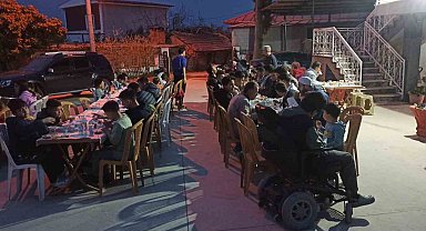 Bereketli'nin çocuk ve gençlerine camide iftar