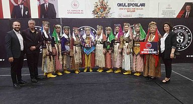 Bergama Spor Kulübü Halk Oyunları ekibi İzmir şampiyonu