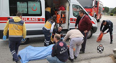 Beton mikserine çarpmamak için ani manevra yapan otomobilde yaşlı çift yaralandı