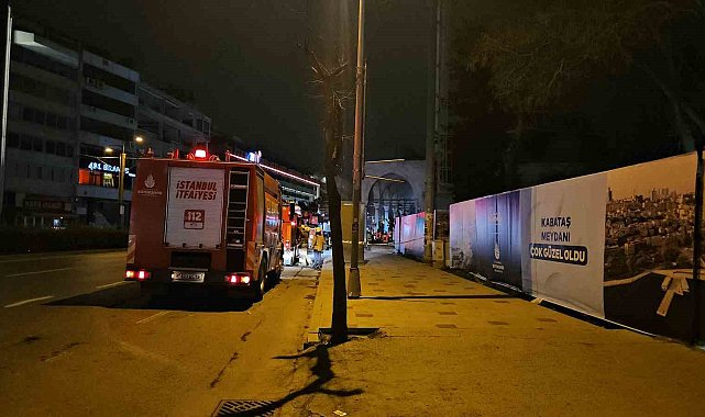 Beyoğlu'nda tarihi camide çıkan yangın korkuttu