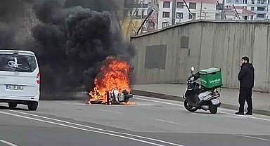 Bingöl'de seyir halindeki motosiklet alevlere teslim oldu