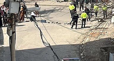 Bingöl'de su sorununu yolu trafiğe kapatarak protesto ettiler