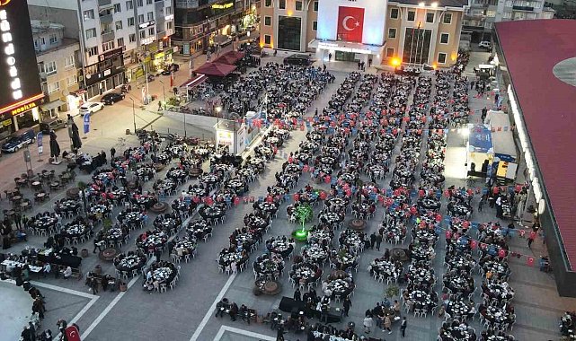 Binlerce kişi, aynı sofra etrafında buluştu