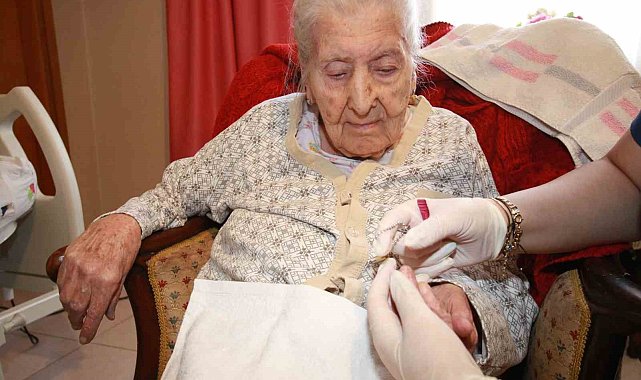 Bir asırlık ömre evde bakım hizmeti