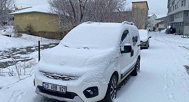 Bir hafta önce bahar temizliği yapılan ilçe kara teslim oldu