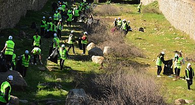 Birgi Deresi öğrenciler tarafından temizlendi