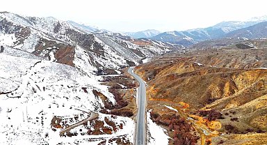 Bitlis'te dağların bir yanı kar, bir yanı bahar