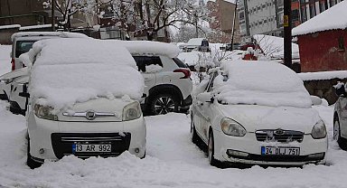 Bitlis'te kar yağışı: 80 köy yolu ulaşıma kapandı