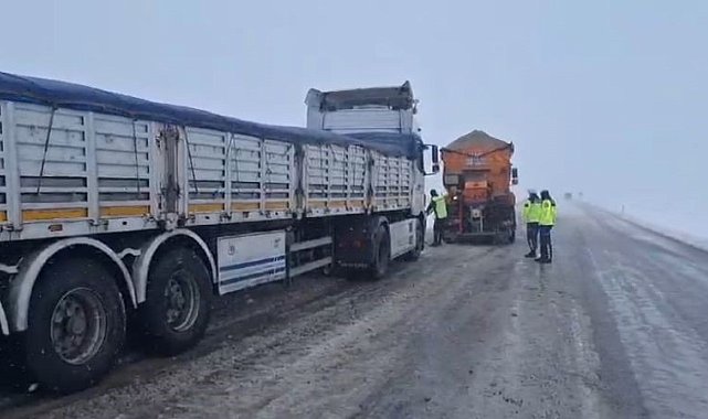 Boğazlıyan'da mahsur kalan tır kurtarıldı