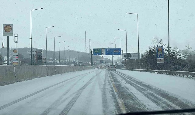 Bolu Dağı'nda hafif kar yağışı devam ediyor