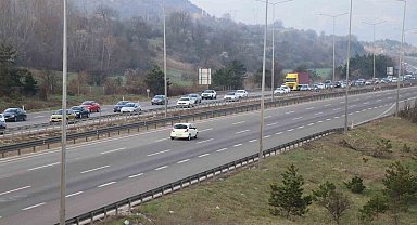 Bolu geçişinde bayram trafiği sürüyor