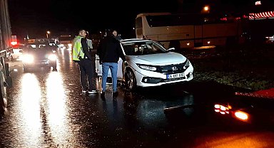 Bolu'da kavşakta otomobil ile kamyon çarpıştı: 3 yaralı
