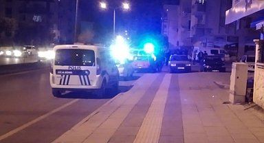 Boynundan bıçaklandı o anlar kamerada