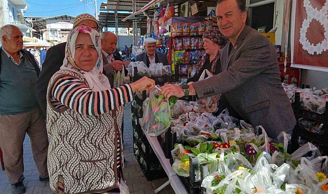 Bozdoğan'da kadınlar unutulmadı, rengarenk çiçekler takdim edildi