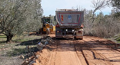 Bozulan ova yolları onarılıyor