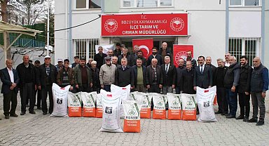 Bozüyük'te çiftçilere nohut ve ayçiçeği tohumu dağıtıldı