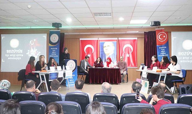 Bozüyük'te "Gençler Tartışıyor" münazara etkinliği düzenlendi