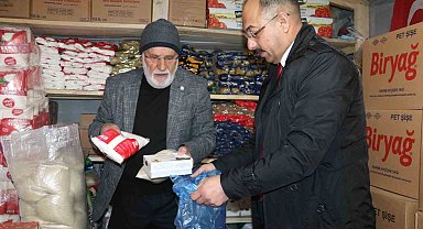 Bu bakkalda para değil, dua geçiyor