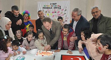Bulanık Kaymakamı Koşansu, down sendromlu çocukları unutmadı