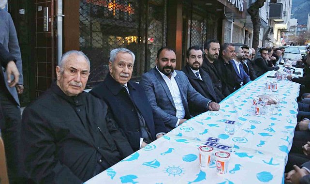 Bülent Arınç, 2 hemşehri derneğini ziyaret etti