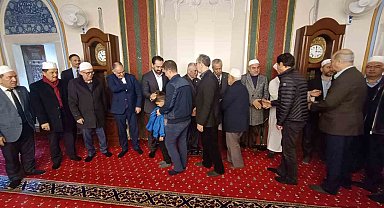 Bülent Arınç, aile fertleri için mevlit okuttu