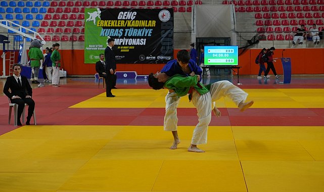 Burdur, Gençler Türkiye Kuraş Şampiyonası'na ev sahipliği yapıyor