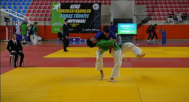 Burdur, Gençler Türkiye Kuraş Şampiyonası'na ev sahipliği yapıyor