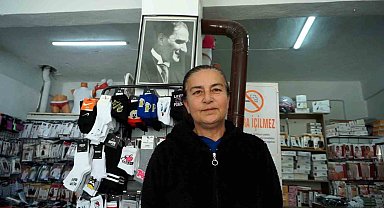 Burdur'da 25 yıldır çorap satarak geçimini sağlıyor