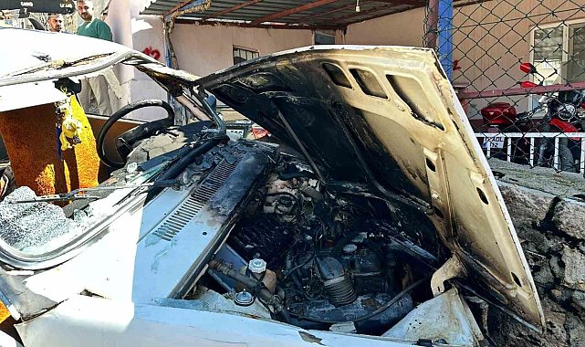 Burdur'da kontrolden çıkan otomobil duvara çarpıp alev aldı: 2 yaralı
