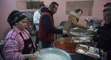 Burdur'da köylüler imece usulü iftar yapıyor
