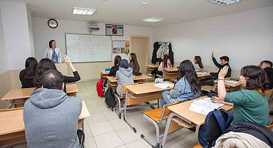 Bursa Büyükşehir, üniversite adaylarının yanında
