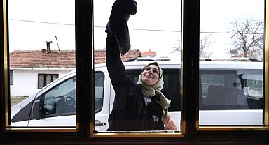 Bursa İnegöl Belediyesi'nden yaşlılara bayram temizliği