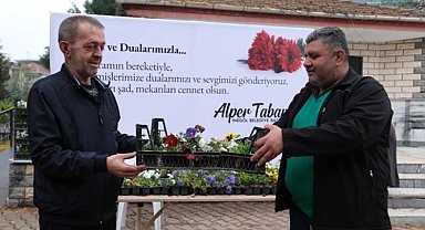 Bursa İnegöl'den mezarlıklarda çiçekli hediye